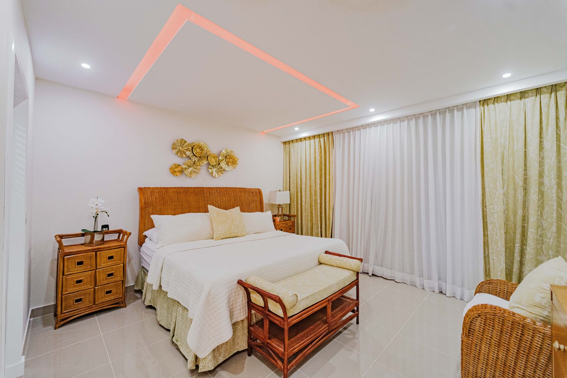 PENTHOUSE HIGUEY 5